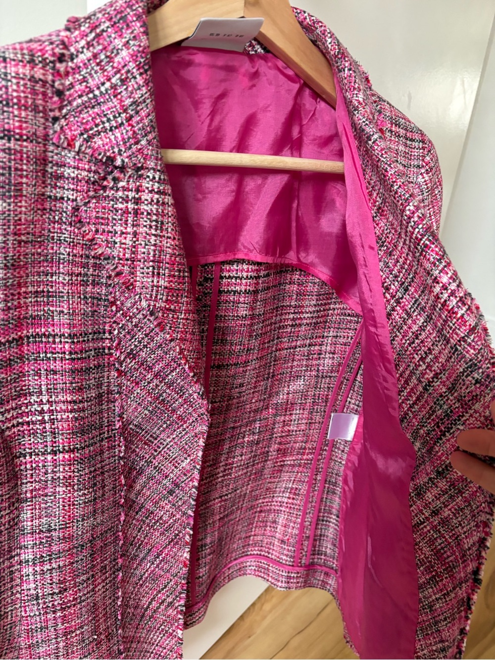 Akris Punto Pink Tweed Blazer with Fuchsia Lining - Picture 5 of 9
